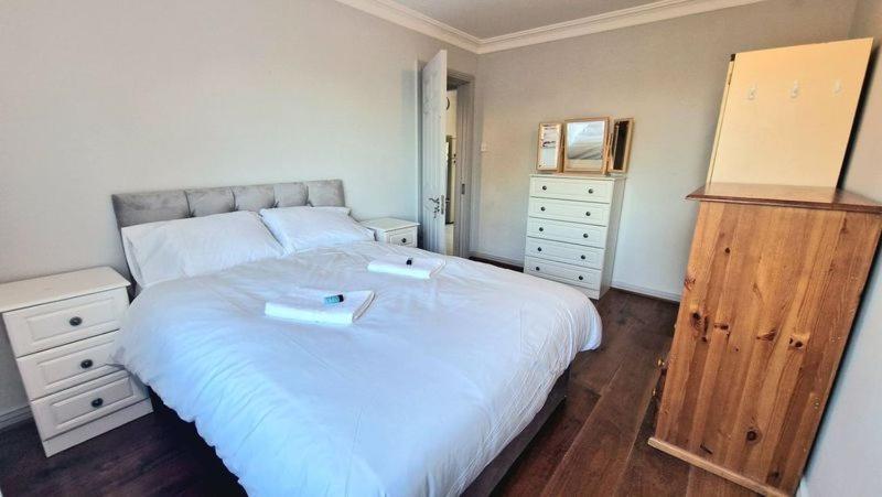 4 Bedroom Townhouse Galway Bagian luar foto