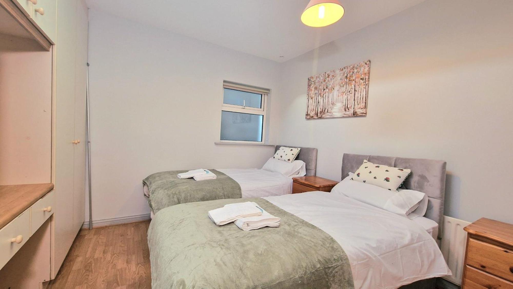 4 Bedroom Townhouse Galway Bagian luar foto